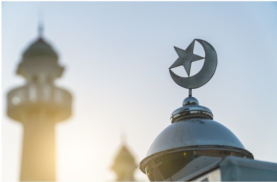 Aksi Wanita di Jambi 'Ngamuk' Masuk Masjid Karena Terganggu Speaker saat Sholat Maghrib
