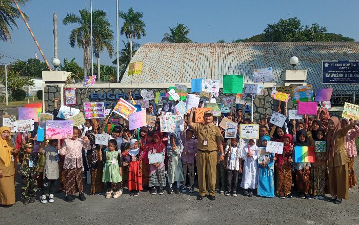 Hari Pertama Masuk Sekolah, Siswa SDN 2 Nepen Boyolali Kenakan Kostum Adat