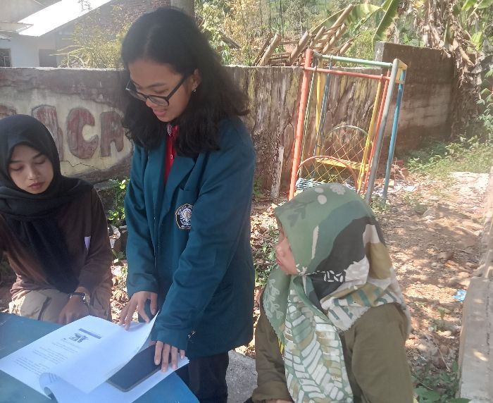 Mahasiswa KKN UNDIP Latih Perangkat Desa Plosogaden Ciptakan Instagram Desa yang Menarik