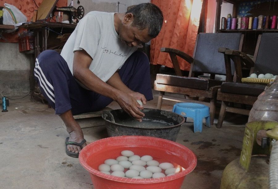 Usaha Telur Asin, Pasien ODGJ Ini Raup Cuan hingga Rp5,9 Juta Tiap Bulan!
