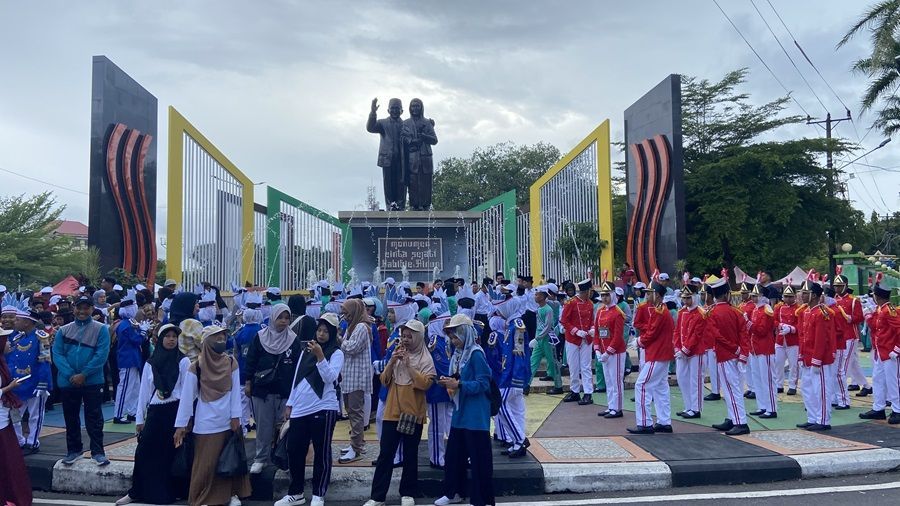 Antusias Saksikan Lomba Gerak Jalan di Parepare, Sepanjang Rute Banjir Penonton!