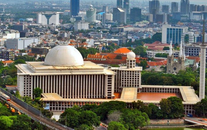 Kisah Haru dan Bahagia Marbot Masjid Istiqlal Ketika Dapat Hadiah Umrah