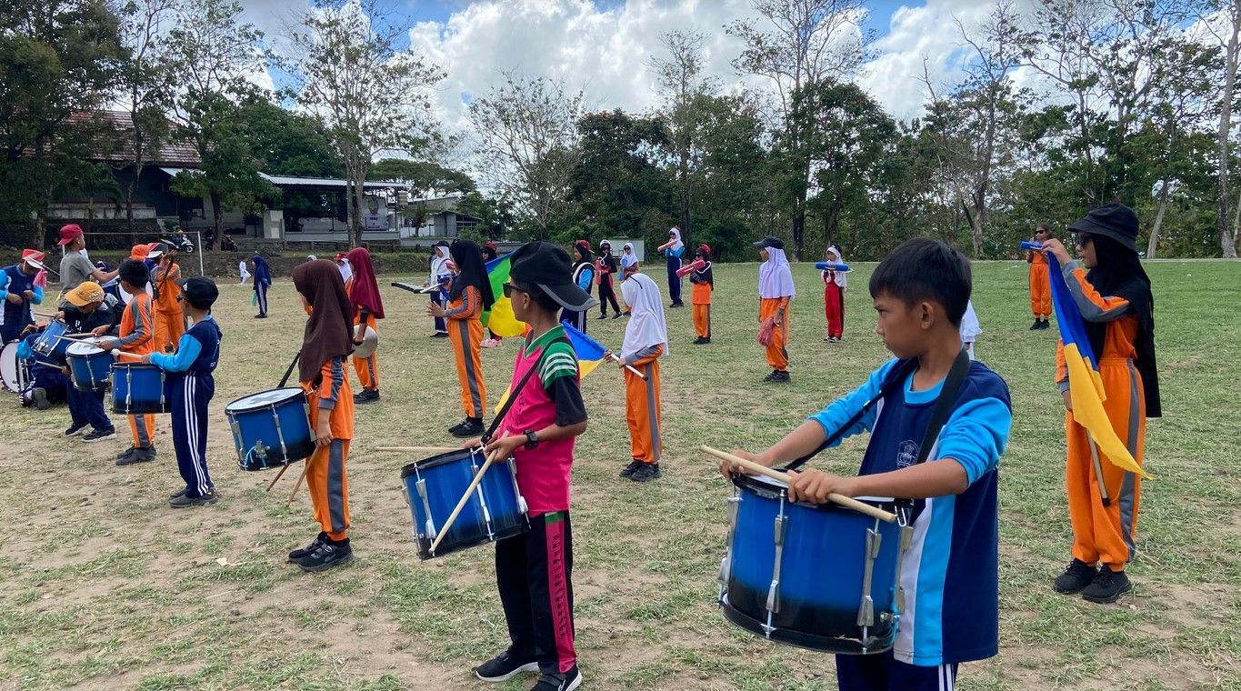 Lomba Drumband Parepare untuk Peringatan HUT RI ke-79, Para Pelajar Berlatih dengan Semangat