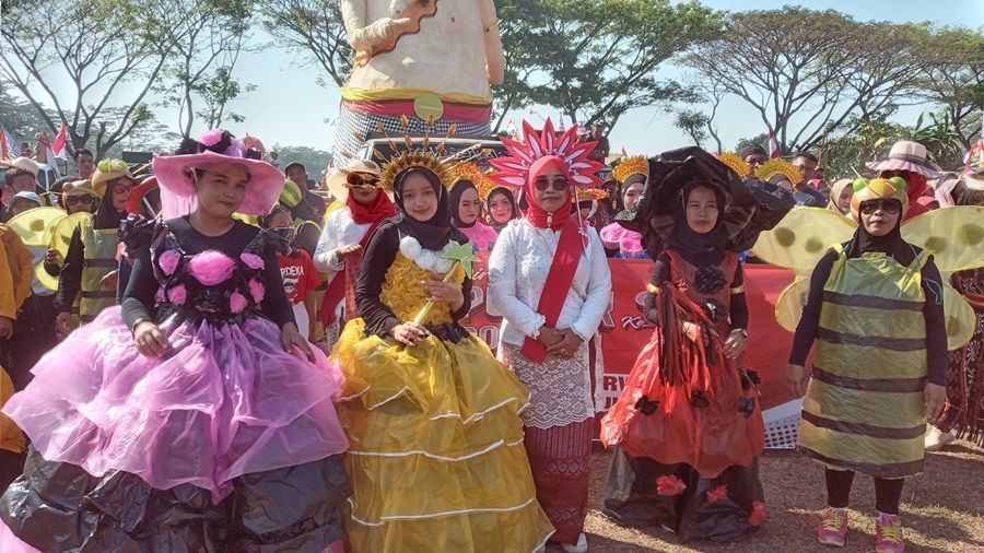 HUT RI Ke-79: Pakai Kostum Daur Ulang Sampah Plastik, Peserta Karnaval di Boyolali Curi Perhatian