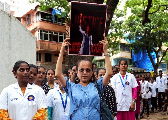 Buntut Dokter Muda Diperkosa dan Dibunuh, Layanan Darurat di India Terancam Dihentikan