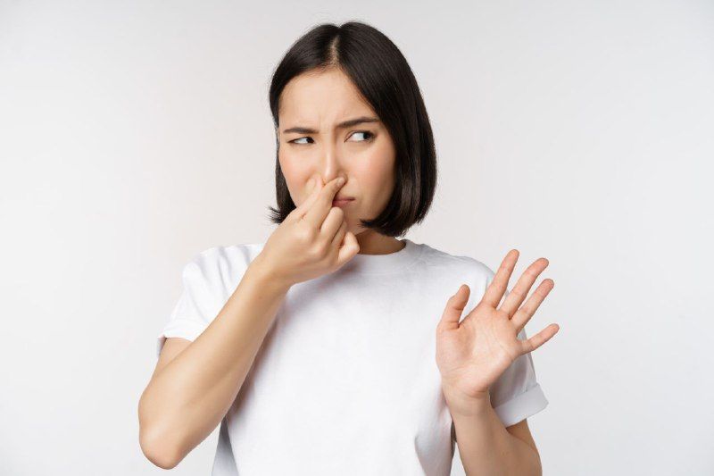 7 Tips Memberitahu Teman yang Bau Ketek Secara Halus dan Sopan