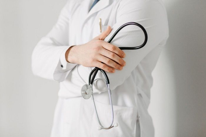 Dokter Palsu India Operasi Pasien Sambil Nonton Video Tutorial di YouTube