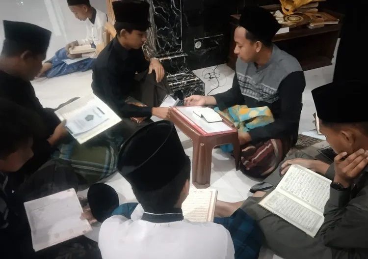 Penyebab Budaya Feodalisme Masih Kental di Lingkungan Pesantren, Ternyata Ada Sejarah Tersendiri di Baliknya.