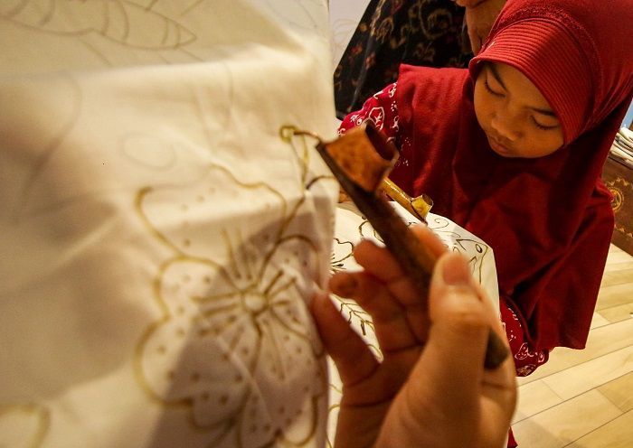 Melihat Komunitas Pembatik Cilik Mencanting jadi Karya Indah