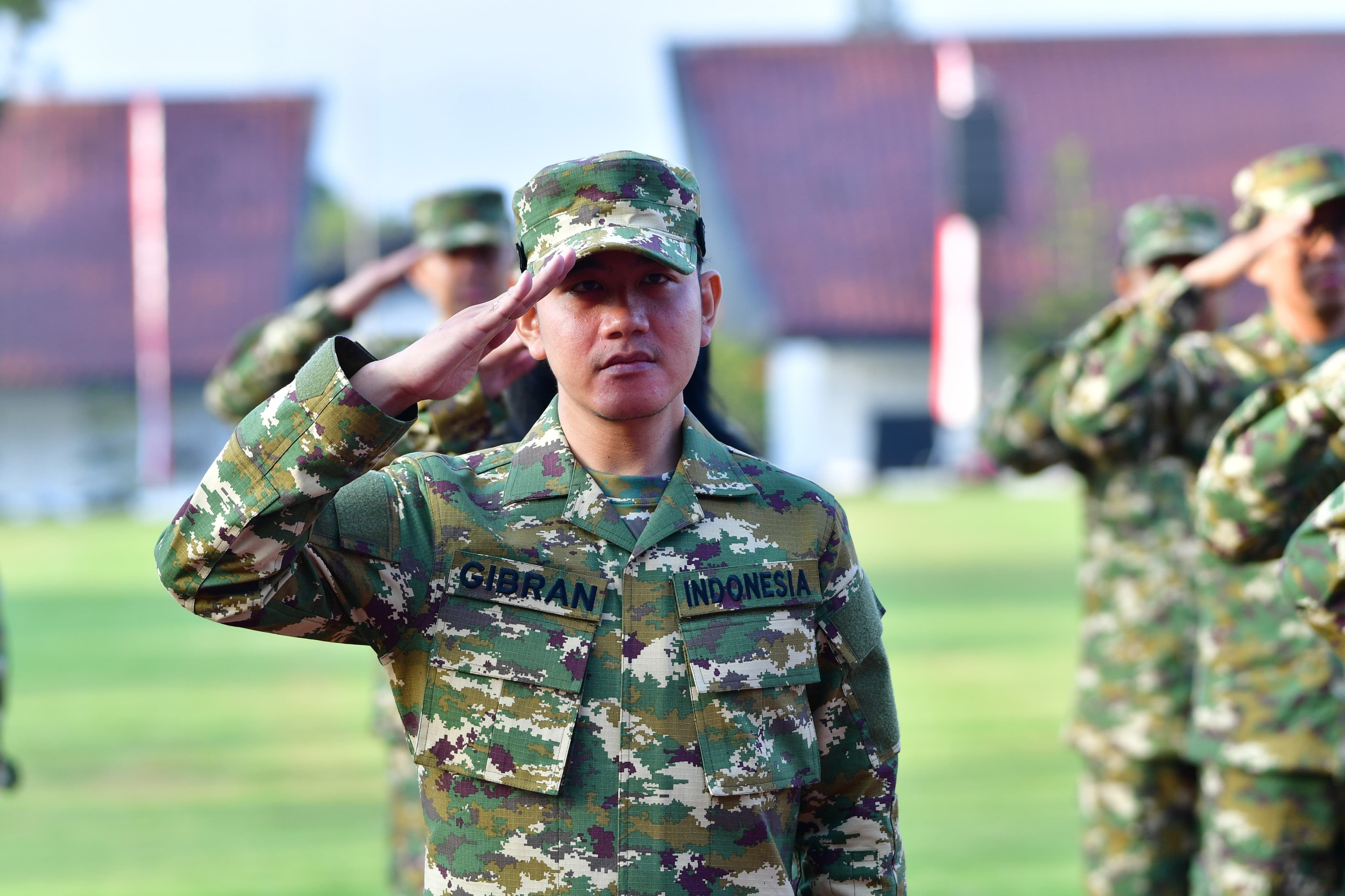  Gunakan Baju Tentara Saat Akmil, Gibran Terlihat Gagah Seperti Oppa Korea Lagi Wamil