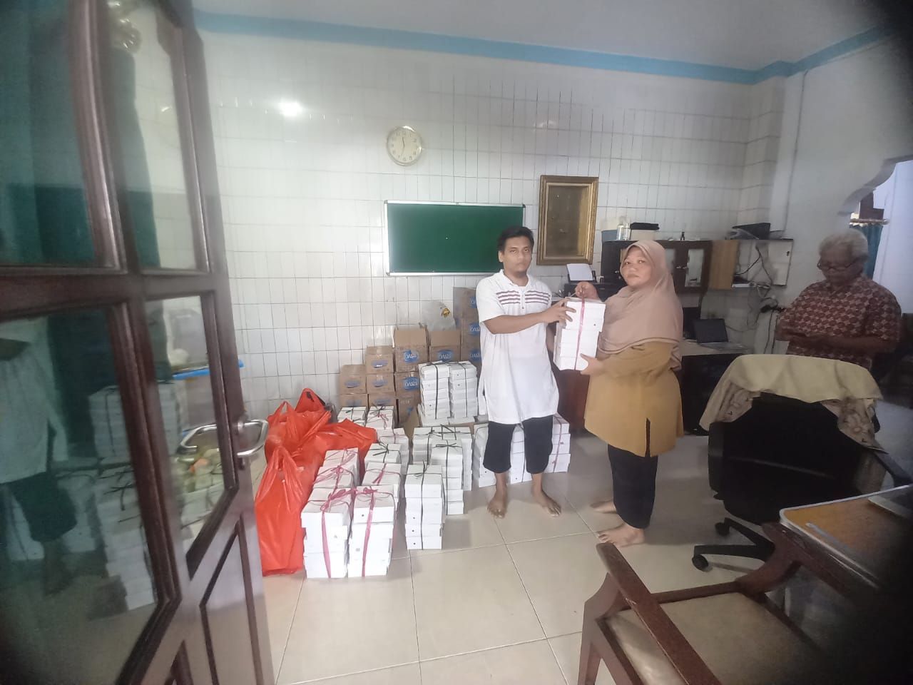 Bentuk Kepedulian Sosial Kepada Masyarakat, Divisi Humas Polri Gelar Jumat Berkah di 73 Titik