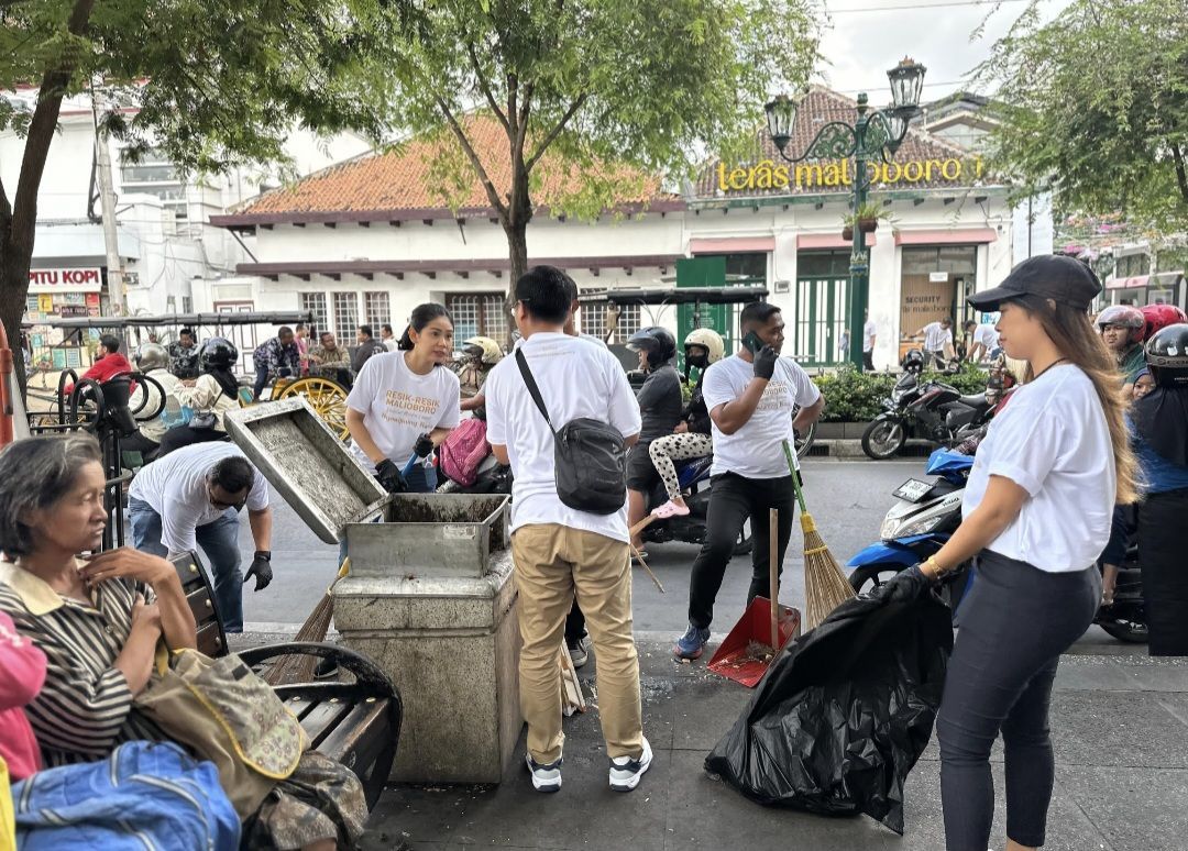Rayakan Anniversary Pertama, Loman Park Hotel Yogyakarta Gelar Resik-Resik Sepanjang Titik Nol