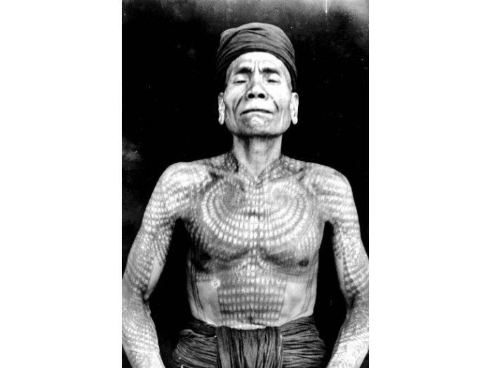 Tato Suku Dayak: Seni, Identitas, dan Makna Spiritual
