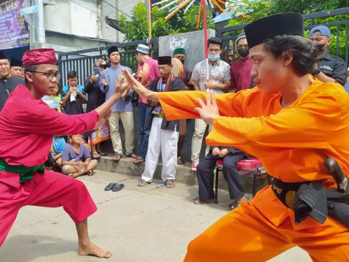 Menyingkap Makna Palang Pintu: Simbol Penghormatan dalam Pernikahan Betawi