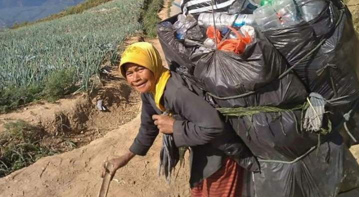 Kisah Inspiratif Mbah Bingah, Pemungut Sampah Gunung Merbabu: Pendaki Lihatlah Ini!