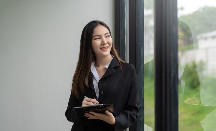 7 Puisi Singkat Tentang Wanita Independen yang Keren dan Powerfull