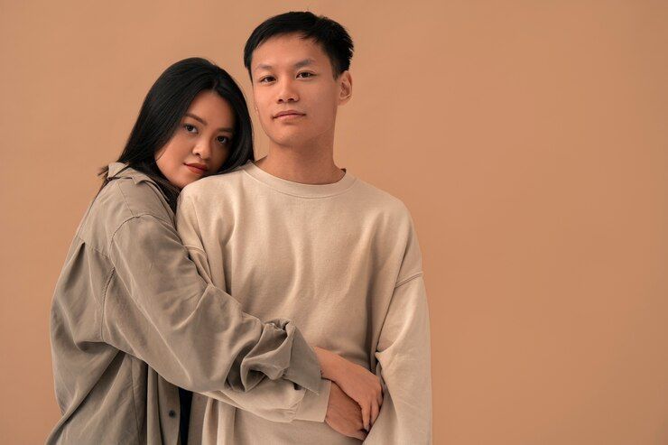 18 Tanda Mantan Masih Menyukaimu, Apa Saja?