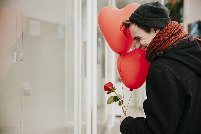 7 Puisi Singkat Tentang Cinta Dalam Diam, Bikin Hati Nyesek Tapi Manis