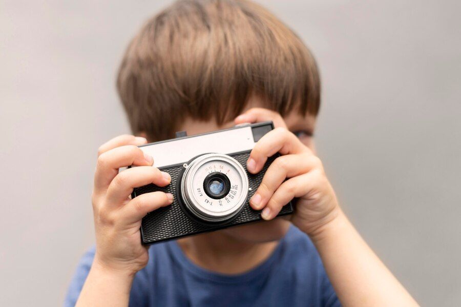 101 Caption Bahasa Inggris tentang Masa Kecil, Bikin Rindu!
