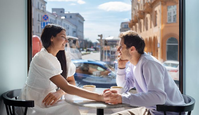 5 Zodiak yang Suka Pamer Kemesraan di Mana-mana, Bikin Iri!