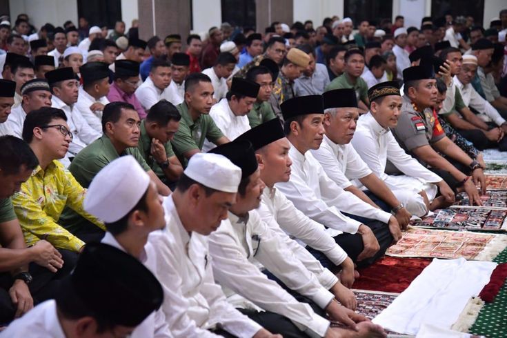 Membaca Surat yang Sama saat Salat Tarawih, Bagaimana Hukumnya?