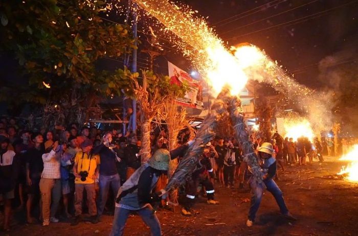 Melihat Perang Obor, Tradisi Usai Lebaran di Jepara untuk Penolak Bala 