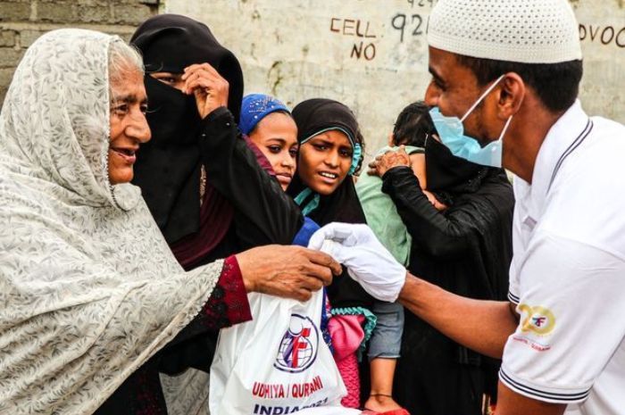 8 Golongan yang Berhak Menerima Zakat, dari Fakir hingga Ibnu Sabil