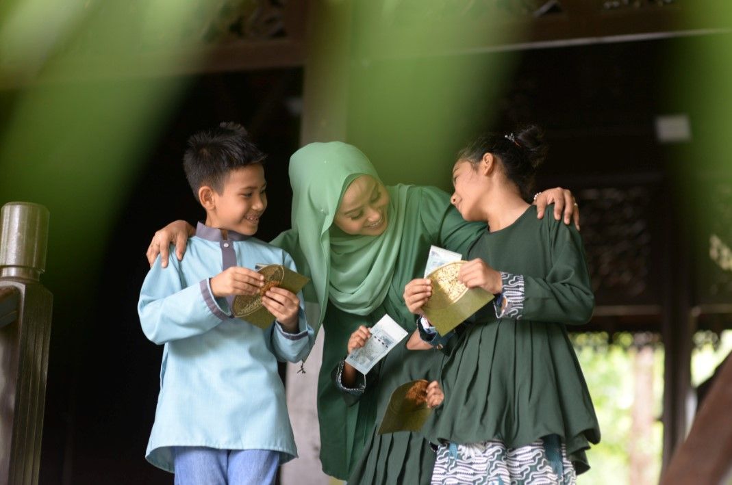 17 Caption Lebaran Bersama Keponakan yang Lucu dan Menggemaskan