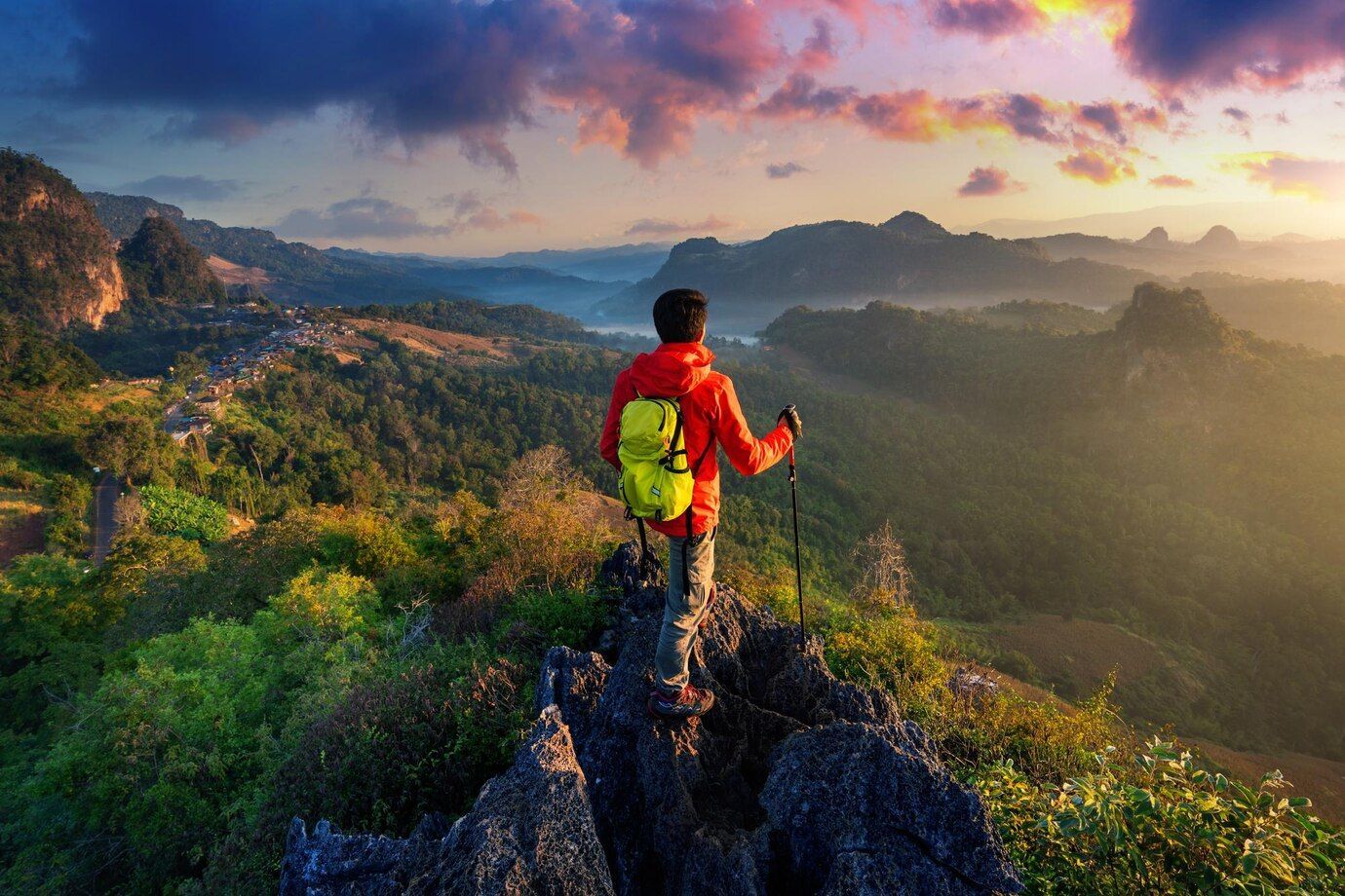 17 Caption Pendaki Gunung Singkat tapi Keren Abis, Bikin Feed Makin Adem dan Bermakna!