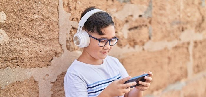Kenapa Mata Anak Zaman Sekarang Cepat Minus? Ini Penyebab dan Cara Mencegahnya