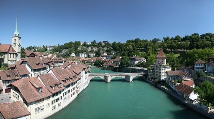 Unik Banget! Pekerja di Kota Bern Swiss Pulang Kantor Naik Arus Sungai Aare