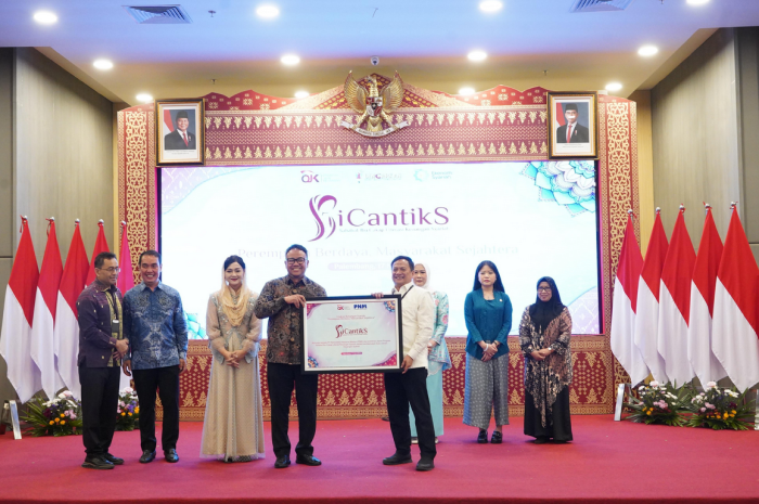 OJK Gandeng PNM Tingkatkan Literasi Keuangan Syariah untuk Ibu-Ibu Pengusaha Mikro Melalui Program SICANTIKS