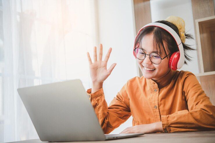 5 Zodiak yang Punya Banyak Teman Virtual, Apa Kamu Termasuk?