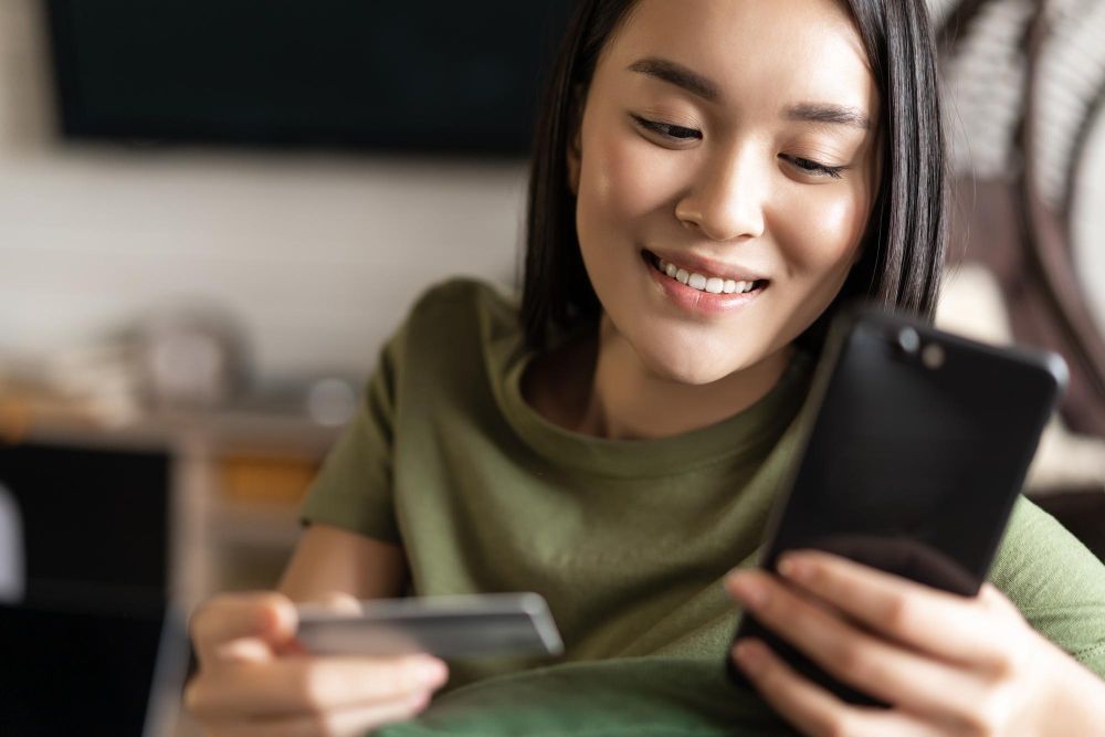111 Caption Bahasa Inggris tentang Senyum, Singkat dan Lucu!