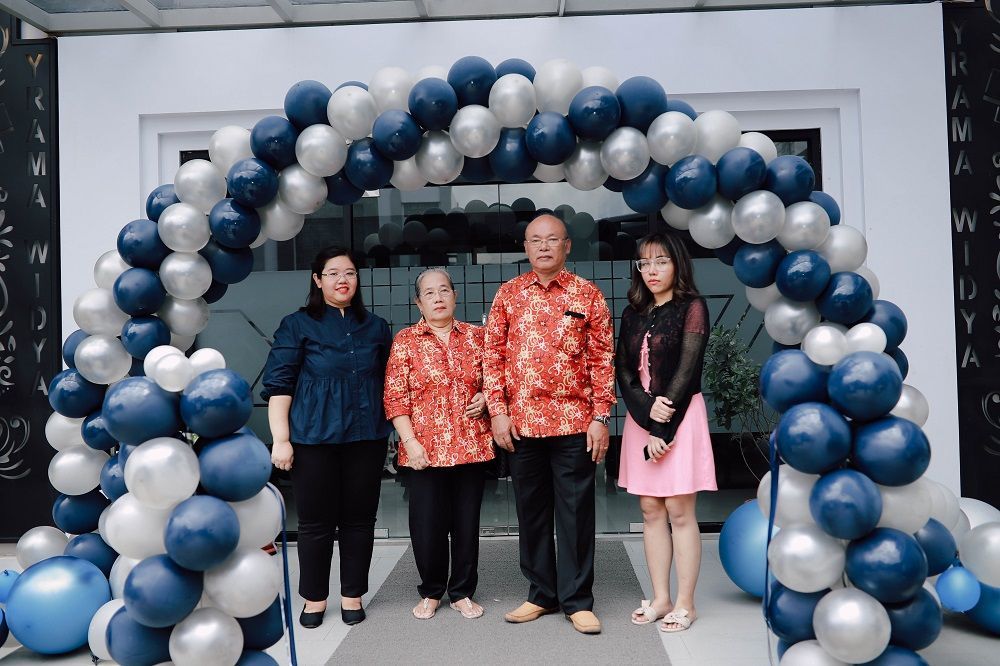 Kisah Inspiratif Yogia Sembiring, Pionir Buku Bilingual yang Tumbuh di Era Gempuran Digital
