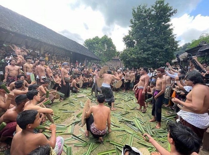 Melihat Ritual Perang Pandan Lebih Dekat, Sebuah Tradisi yang Masih Lestari di Bumi Timur Bali