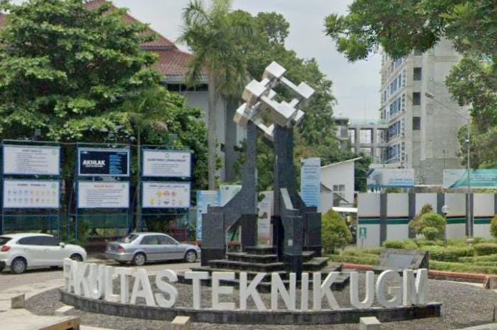 Mitos Mistis Nyanyikan 'Gugur Bunga' di Bundaran Teknik UGM, Bisa Bangkitkan Arwah Pahlawan yang Gugur