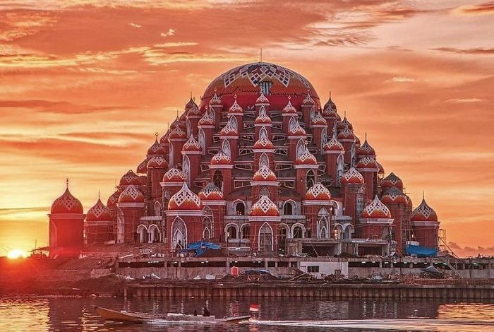 Intip Keindahan Masjid 99 Kubah: Harmonisasi Arsitektur dan Spiritualitas yang Menyatukan Budaya di Makassar
