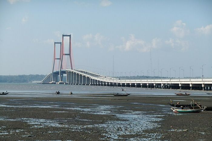 5 Kisah Mistis Jembatan Suramadu, Gerbang Tol Ternyata Dibangun di Atas Makam 