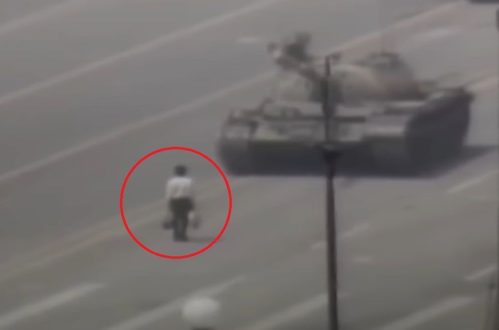 Kisah Tank Man: Pria yang Hadang Tank Tentara China di 1989, Simbol Perjuangan yang Identitasnya Tak Diketahui