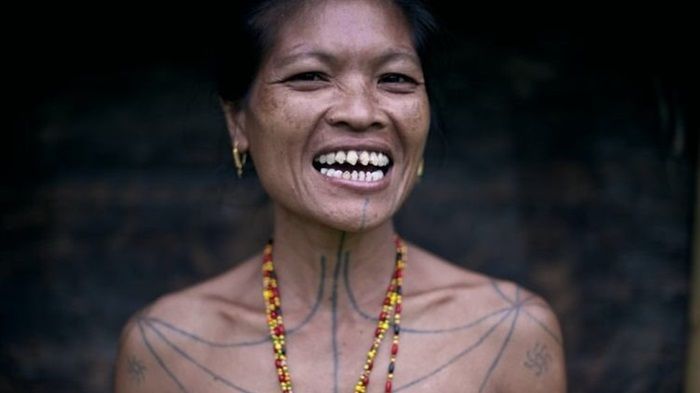 Fakta Tradisi Kerik Gigi, Simbol Kecantikan Wanita Suku Mentawai