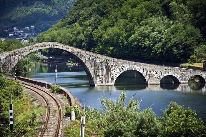 Perjanjian dengan Iblis: Legenda Tersembunyi di Balik Kemegahan Devil's Bridge di Italia