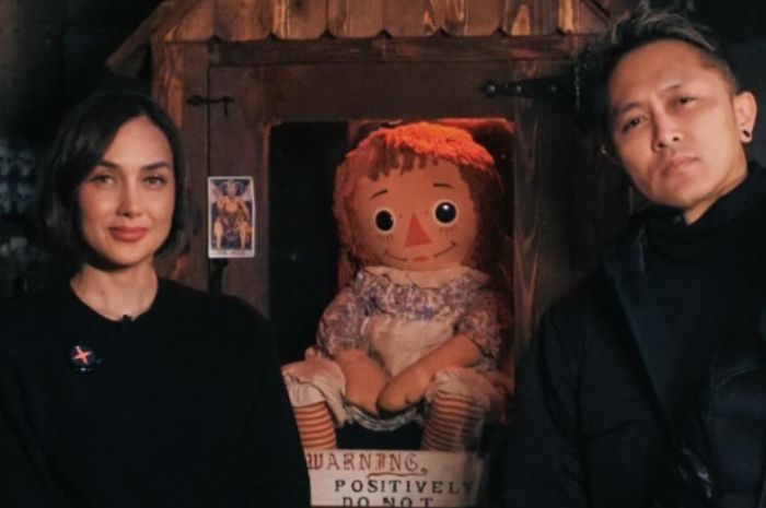 Sara Wijayanto dan Demian Aditya Bertemu Boneka Annabelle Asli di Museum Okultisme Warren, Ada Aura Kebanggaan dan Ketakutan