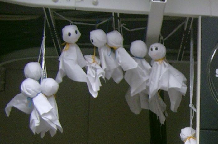 Kisah Legenda Teru Teru Bozu, Boneka Putih Penangkal Hujan dari Jepang