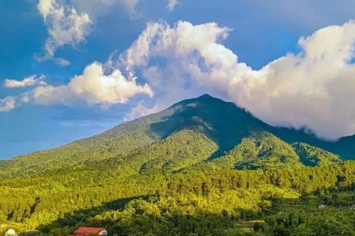 7 Fakta Menarik Gunung Salak, Simpan Banyak Cerita Mistis Mengerikan yang Dipercaya Warga Sekitar