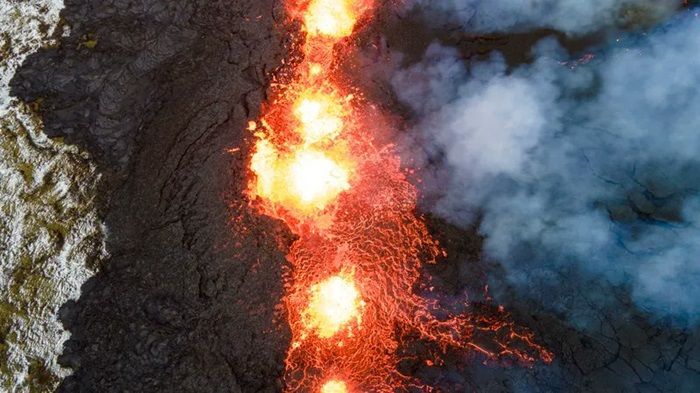 Penampakan Letusan Gunung Berapi di Islandia, Menyeramkan namun Menakjubkan