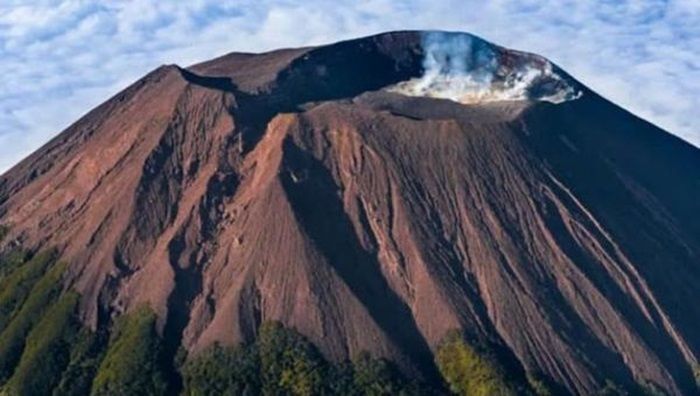 Magis Banyu Panguripan: Menguak Keajaiban Ritual Agung Banyu Panguripan bagi Masyarakat Gunung Slamet