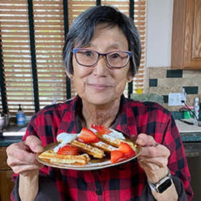 Cerita Lynja, Chef yang Viral di Usia Senja