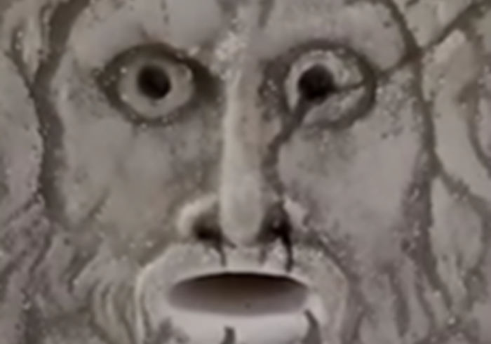 Misteri Bocca della Verita: Jangan Coba-coba Berbohong Saat Memasukkan Tangan ke Mulut Patung Ini!