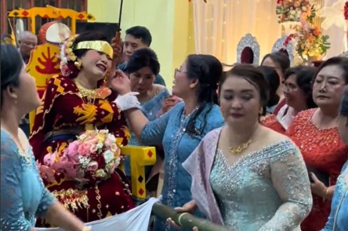 Mengangkat Tradisi Menandu Cinta, Perjalanan Mamahea Niowalu dalam Pernikahan Nias